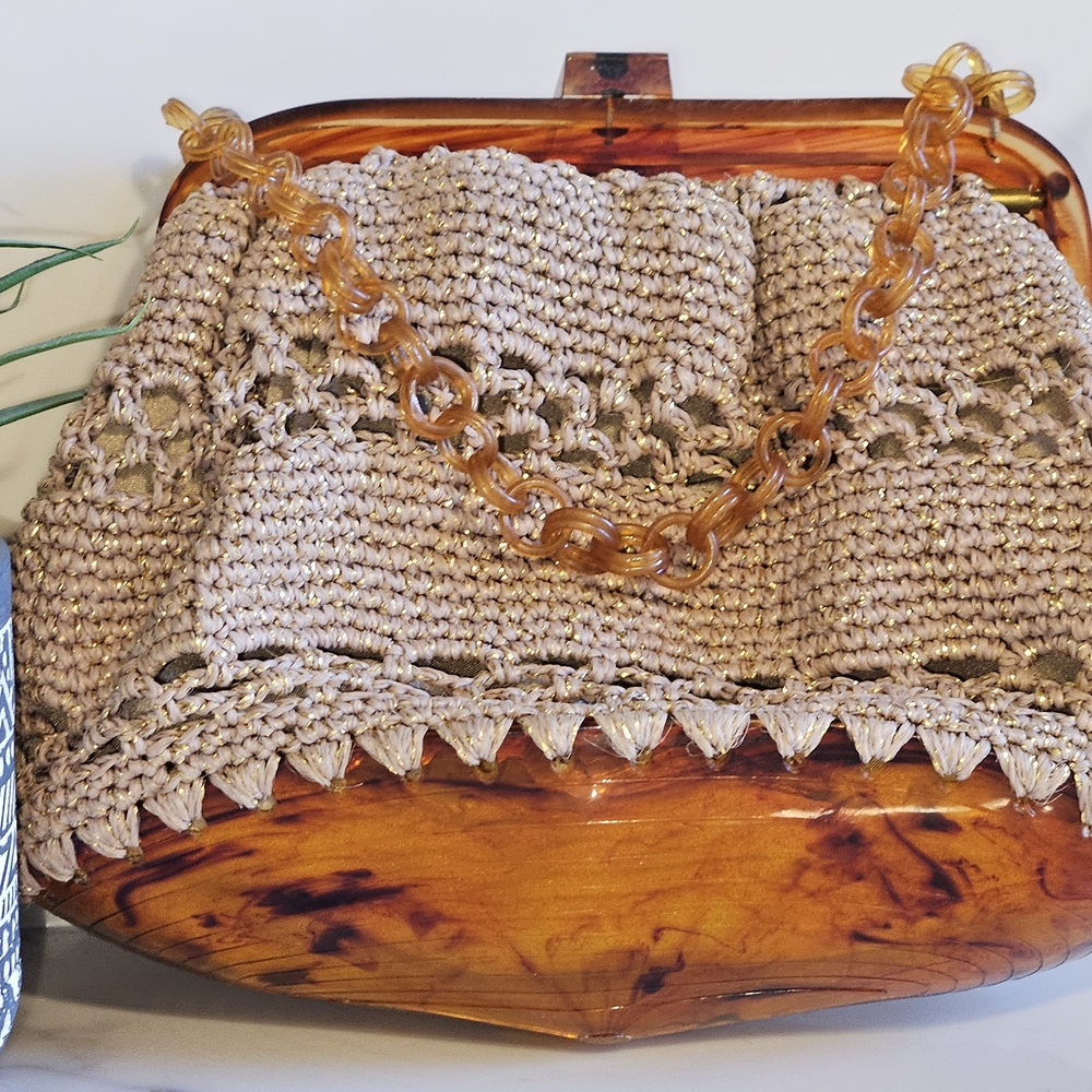 Elegant Vintage Tan Woven Tortoise Style Bottom Handbag - Picture 2 of 3